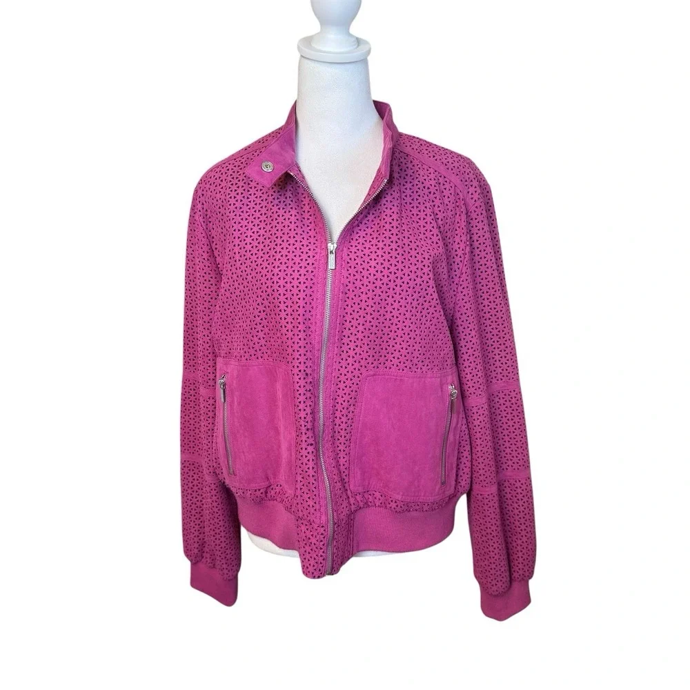 Kenneth Cole excellent pre